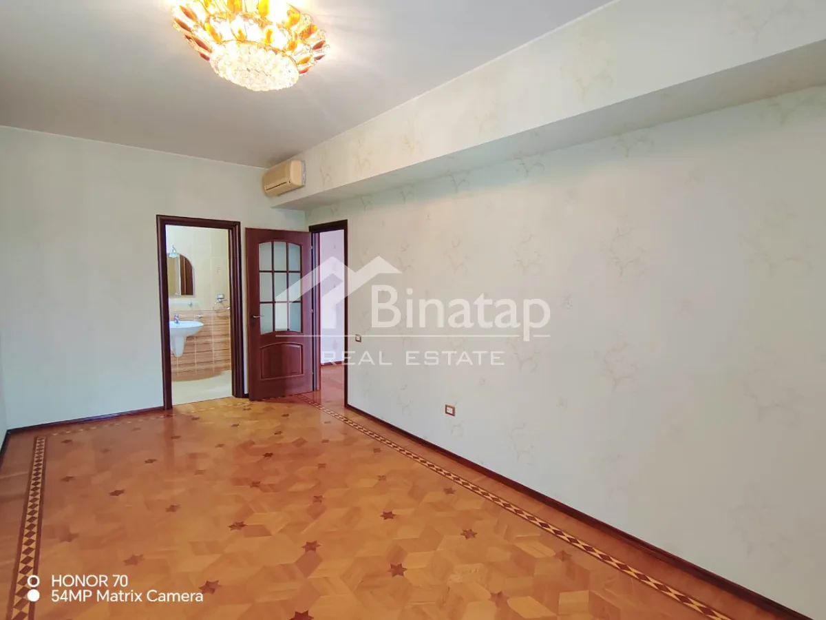 Satılır 5 otaqlı köhnə tikili 187 m², Nizami metrosu, Yasamal rayonu — Mənzil, Bakı (2)