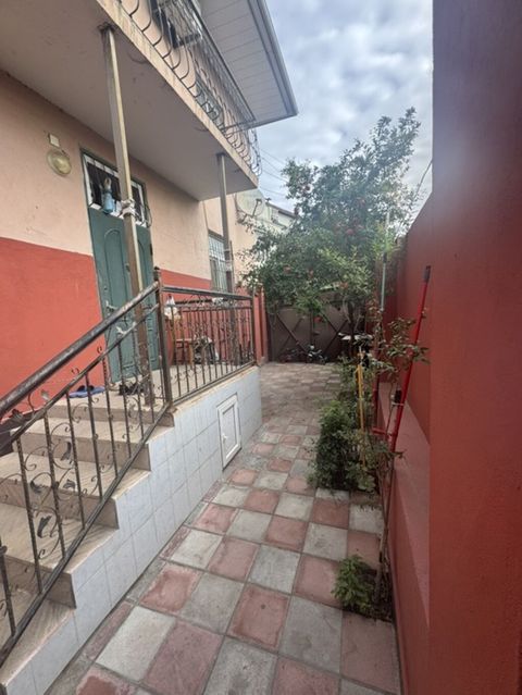5 otaqlı, 180 kv. m, Orta təmir — Bakı