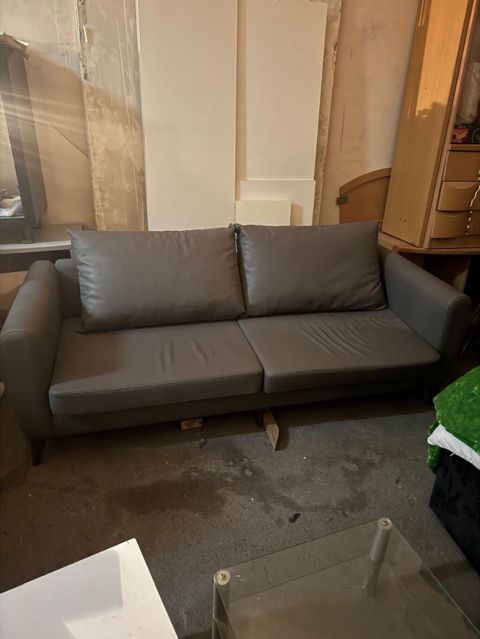 Cox keyfiyyetli deri divan. genish ve rahat. xarici mal — Bakı