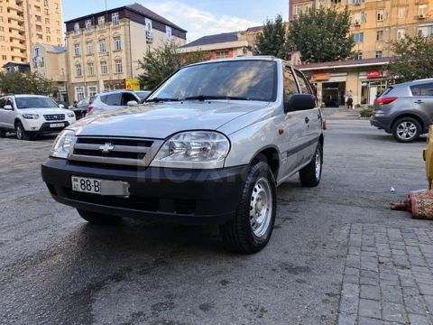 2009 Chevrolet Niva, 1.7 L, 2009, 20,000 km — 6 500 ₼ · Bakı · Avtomobillər 2009 Chevrolet Niva, 1.7 L, 2009, 20,000 km — Bakı