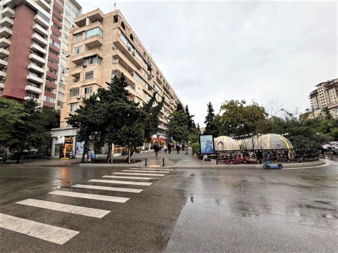 Satılır 4 otaqlı köhnə tikili 110 m² — Bakı