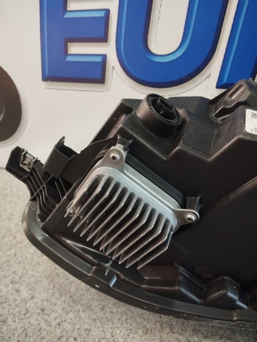 Tesla Model Y farası — Ehtiyat hissələri və aksesuarlar, Bakı (5)