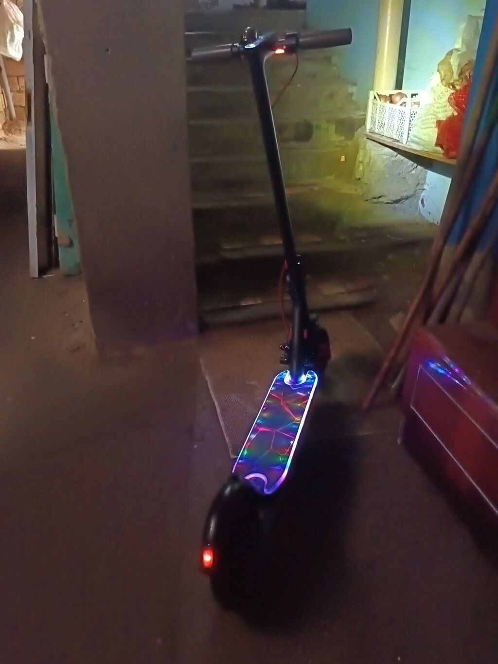İşlənmiş Elektrik samokat 9", 250 Vt, 26 - 35 km/s, Ünvandan götürmə — Skuterlər, Digah (8)