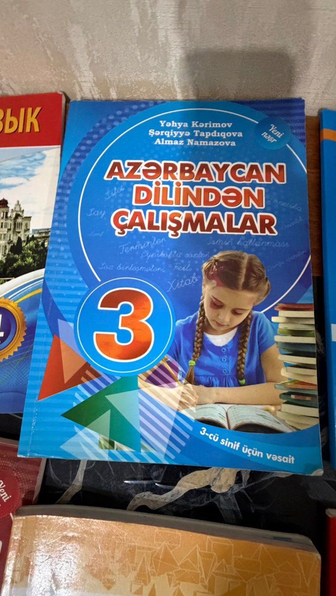 Dərsliklər — Məktəb və təhsil malları, Bakı (11)