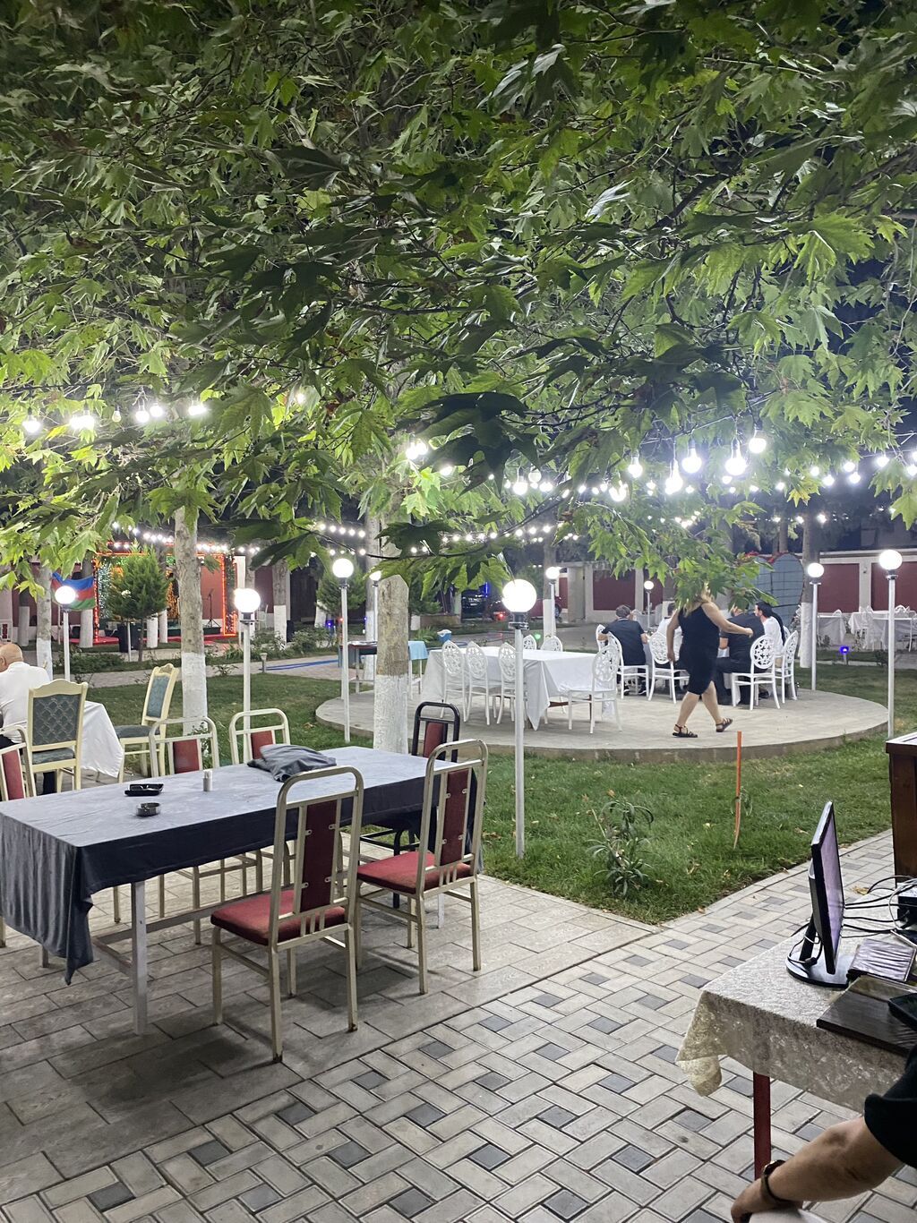 21 sotun içindədir.ailəvi restarandı.1 70-80 nəfərlik zalı, 20-25 — Əmlak, Bakı (3)