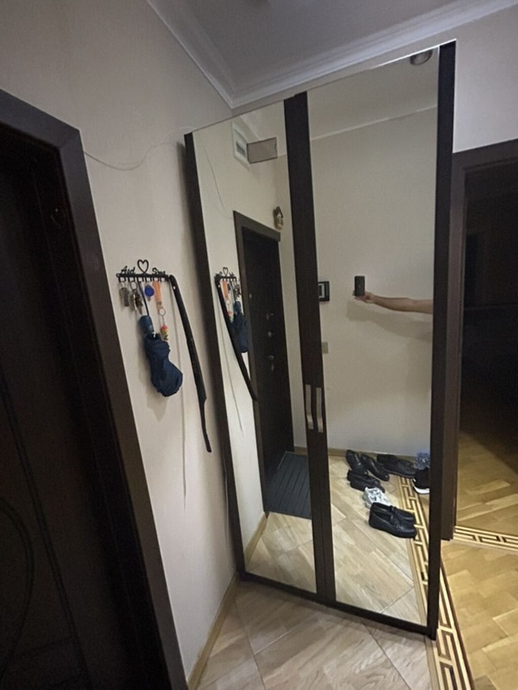 Güzgülü kupe şkaf - Ölçü: təxmini hündürlük 2.2–2.4 m, en 1.2–1.5 m — Şkaflar, Bakı (2)