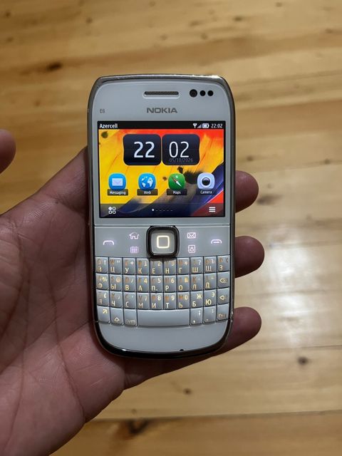 Nokia E6 — Bakı