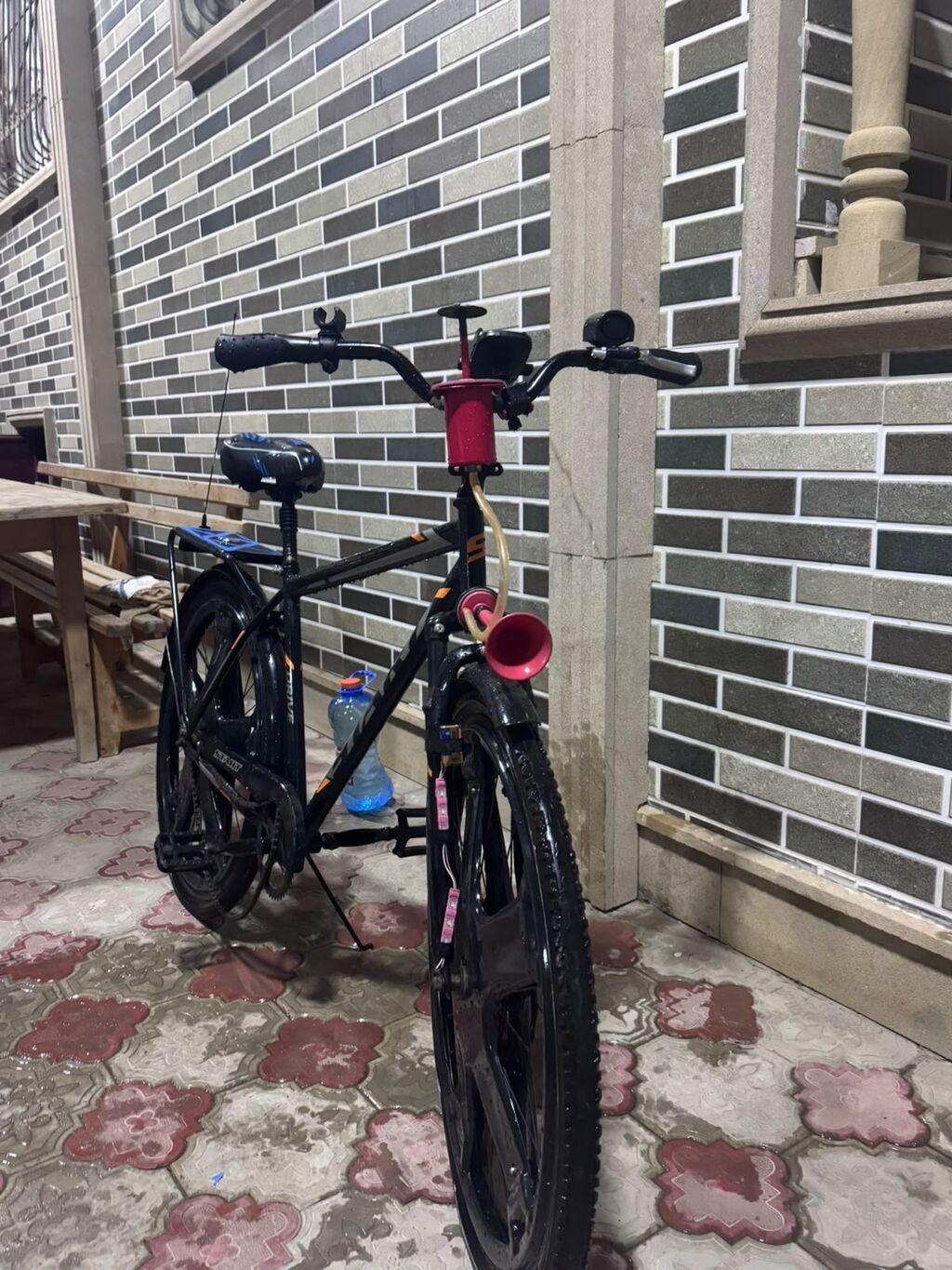 Şəhər/əzinti tipli velosiped - Rəng: qara, narıncı elementlərlə — Yol velosipedləri, Bakı (3)
