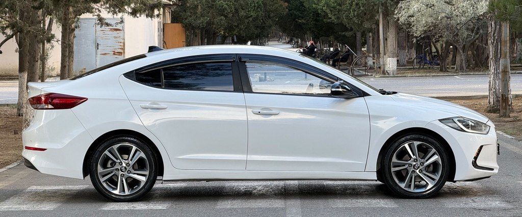 Hyundai Avante, 1.6 L, 2017 il, 133 000 km — Avtomobillər, Bakı (9)
