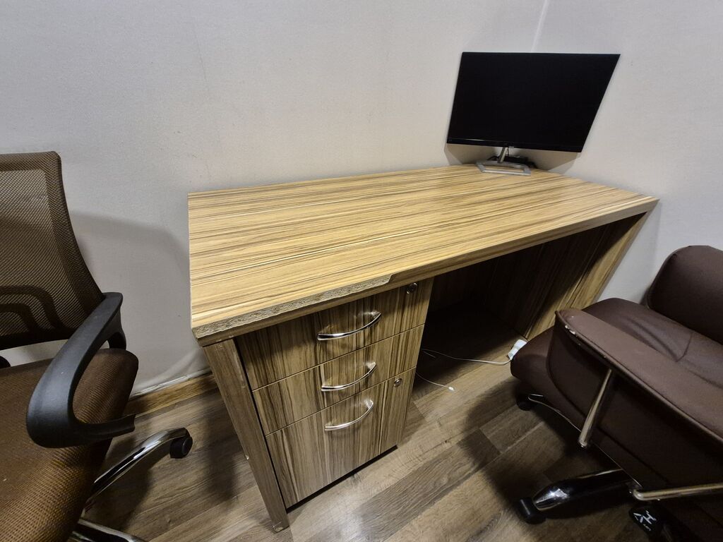 İşlənmiş, İşçi üçün, Dördbucaq masa — Ofis mebeli, Bakı (5)