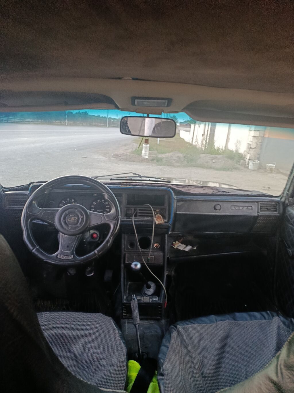 VAZ 2107 sedan - Kuzov: 4 qapılı sedan, qara rəng - Mühərrik: benzin 90-HV-112 — Avtomobillər, Bakı (4)