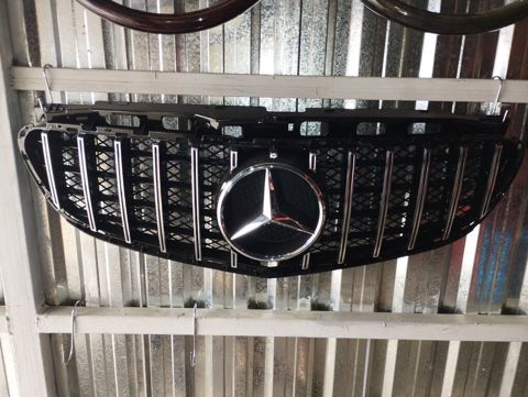 "Mercedes W212" radiator barmaqlığı GT — Bakı