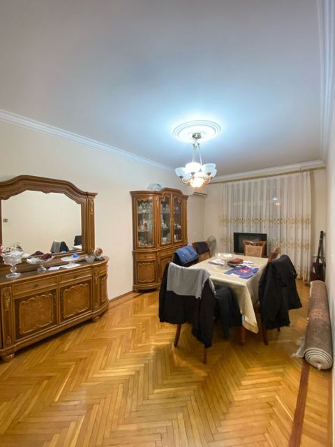 Satılır 3 otaqlı köhnə tikili 84 m² — Bakı
