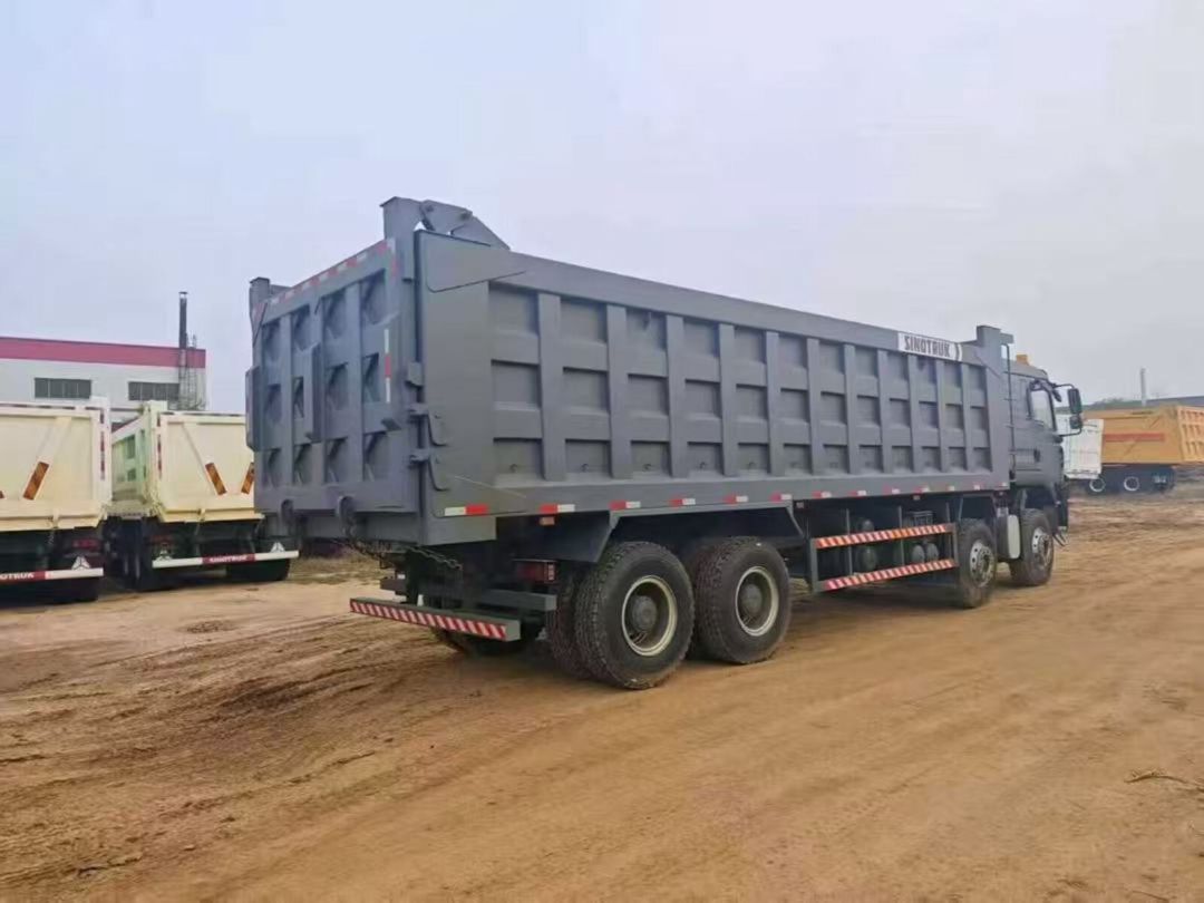 Özüboşaldan yük maşını Sınotruk 8x4, 2025 il — Yük avtomobilləri və qoşqular, Bakı (7)