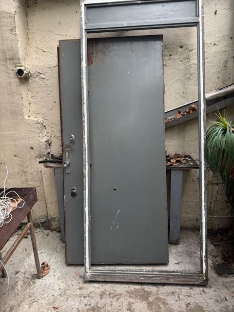 Demir qapi 227/96sm 130azn Milli məclisin arxasi 0601 leliMetal qapı — Digah