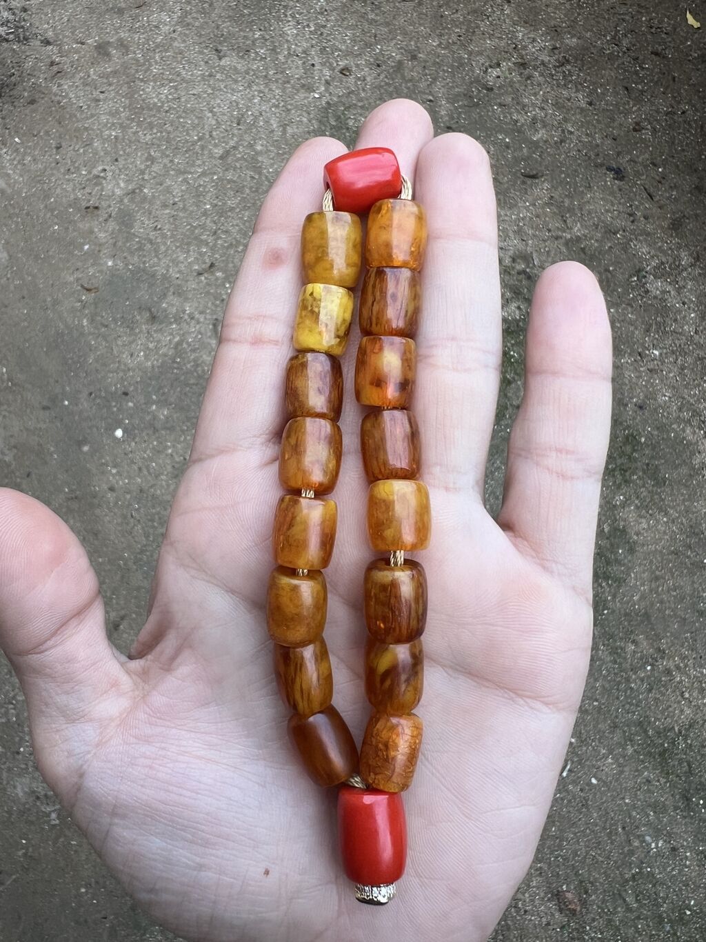 Salam.Çox Qədimi antik Şirə yag bal kəhraba satıram bilənlər bilir — Uca bilərziklər, Digah (5)