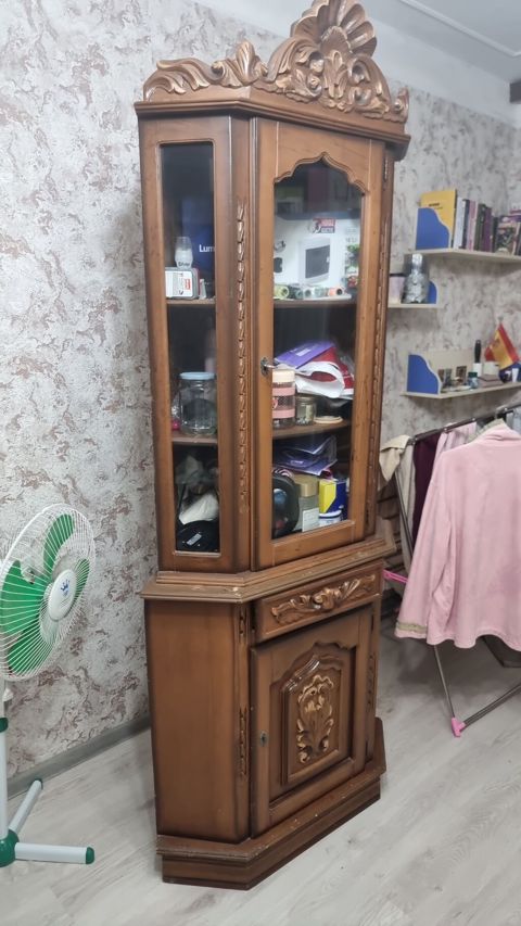Künc vitrin şkafı – oyma naxışlı, klassik dizayn - Material: bərk — 65 ₼ · Bakı · Vitrini Künc vitrin şkafı – oyma naxışlı, klassik dizayn - Material: bərk — Bakı