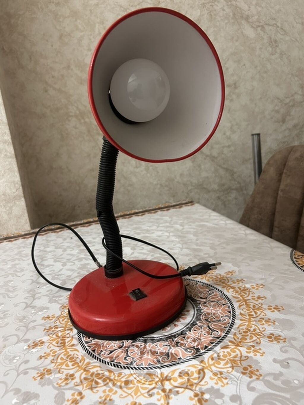 Qırmızı masa/lampa – elektriklə işləyən, qoşmalı model - Rəng — Döşəmə və stol lambaları, Bakı (2)