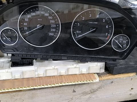 BMW F30 cihazlar paneli — Zaqatala