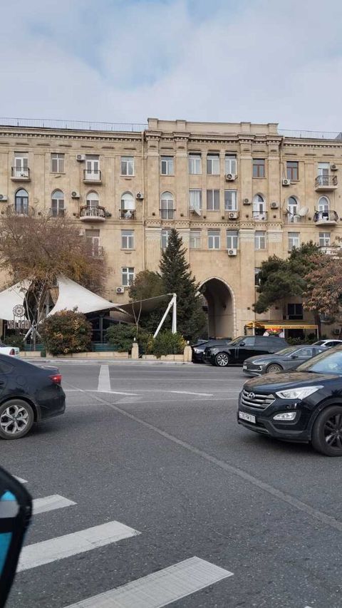 Satılır 3 otaqlı köhnə tikili 75 m² — Bakı