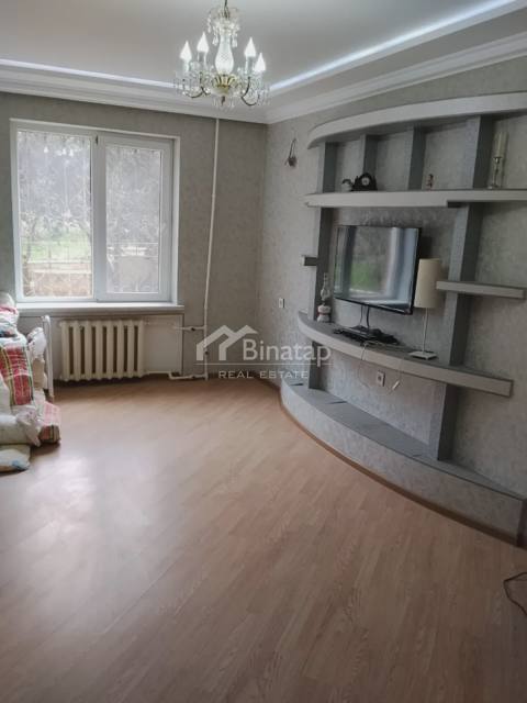 Satılır 4 otaqlı köhnə tikili 100 m², Xalqlar Dostluğu metrosu, Suraxanı rayonu — Fərid Dadaşov