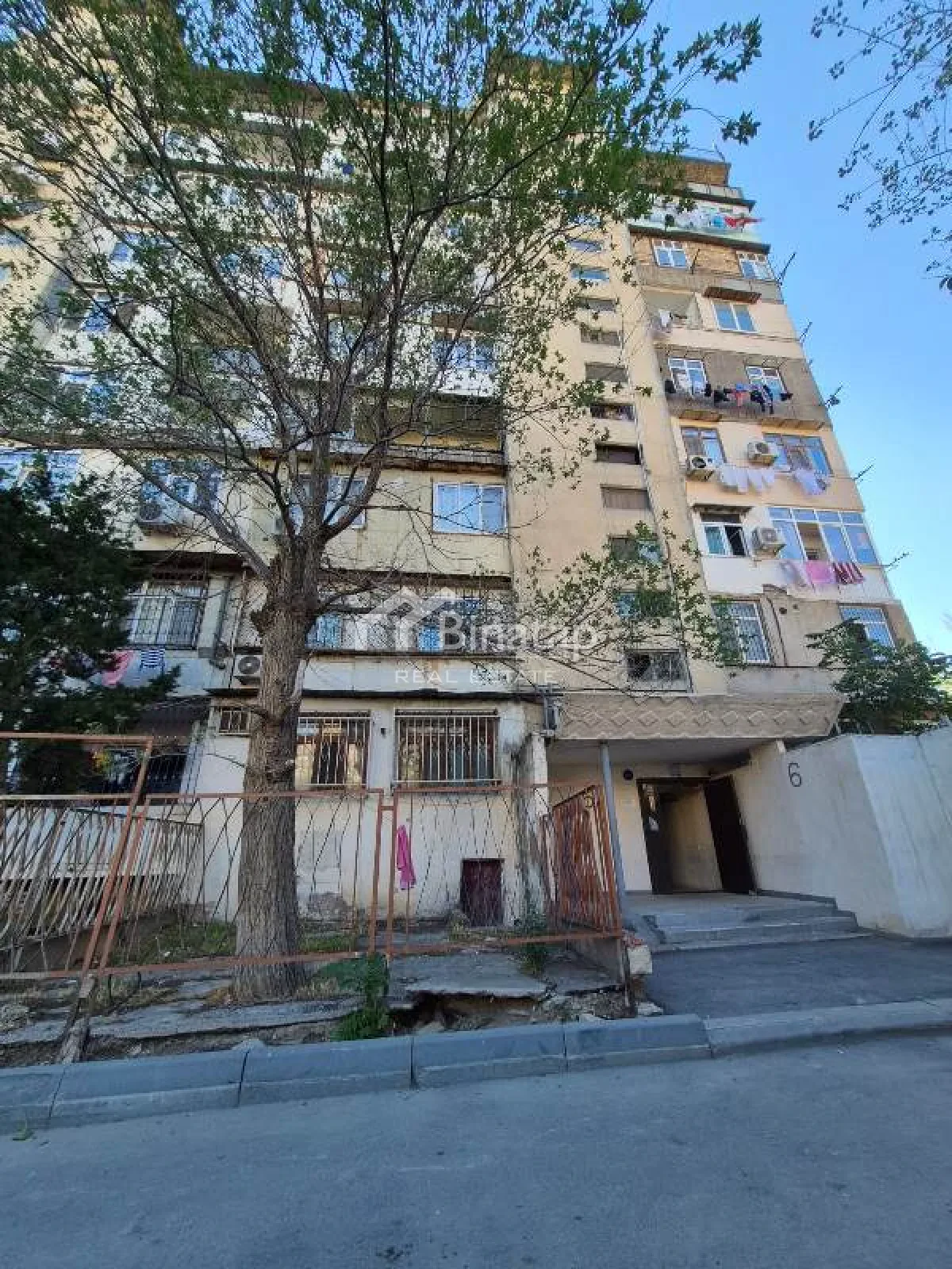 Satılır 2 otaqlı köhnə tikili 50 m², İnşaatçılar metrosu, Yasamal rayonu — Mənzil, Bakı (2)