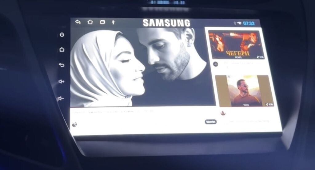 Avtomobil üçün böyük ölçülü multimedia/infotainment başlıq ekranı — Avtomobil televizorları və monitorları, Bakı