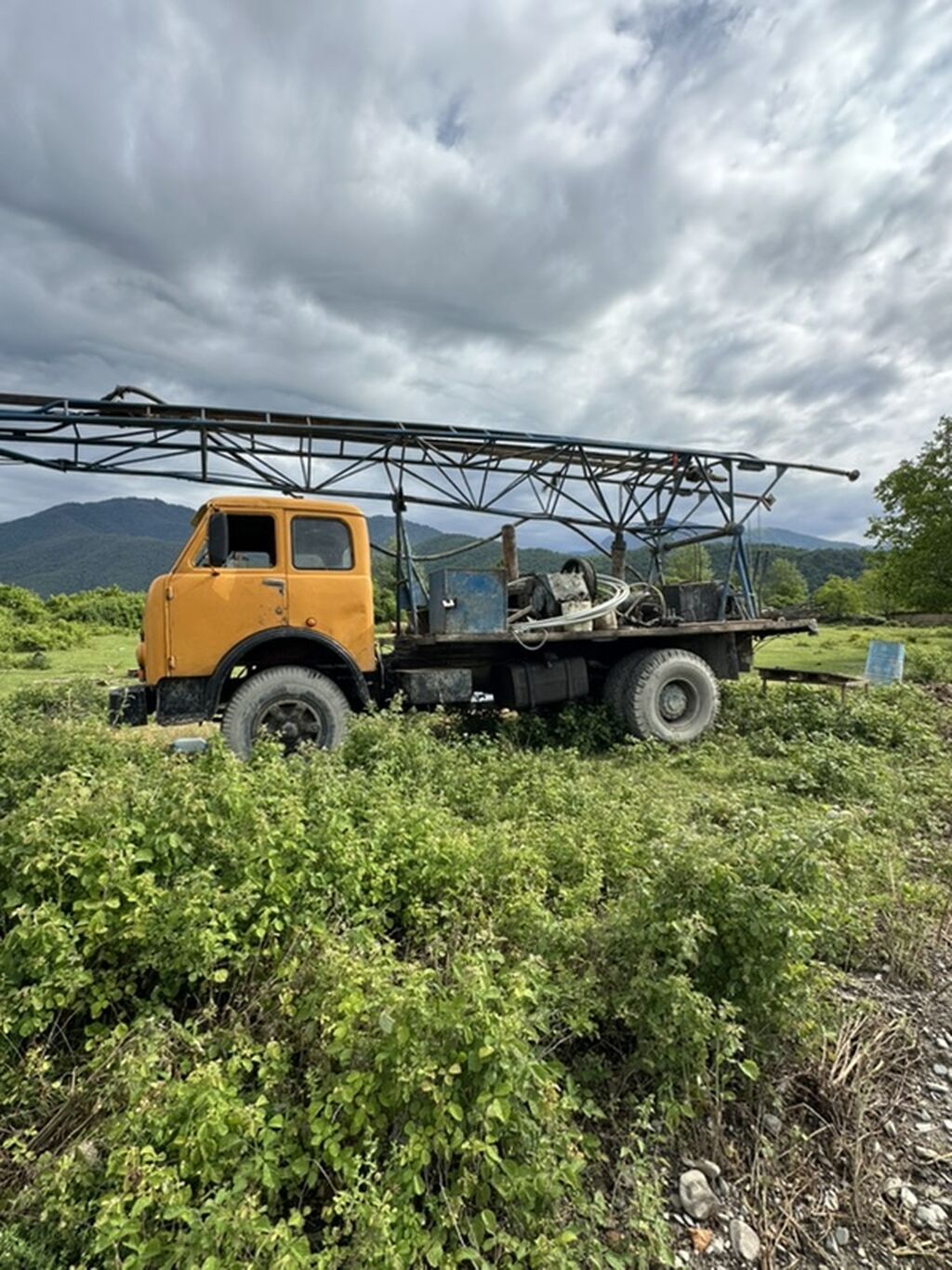 Sahə qazma işləri üçün mobil qazma qurğusu – yük maşını üzərində — Konveyer və transportyorlar, Digah (2)