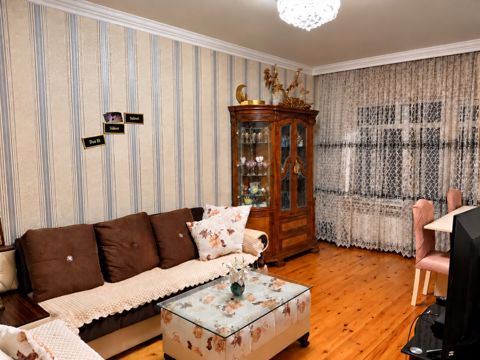 Satılır 2 otaqlı köhnə tikili 66 m² — Bakı