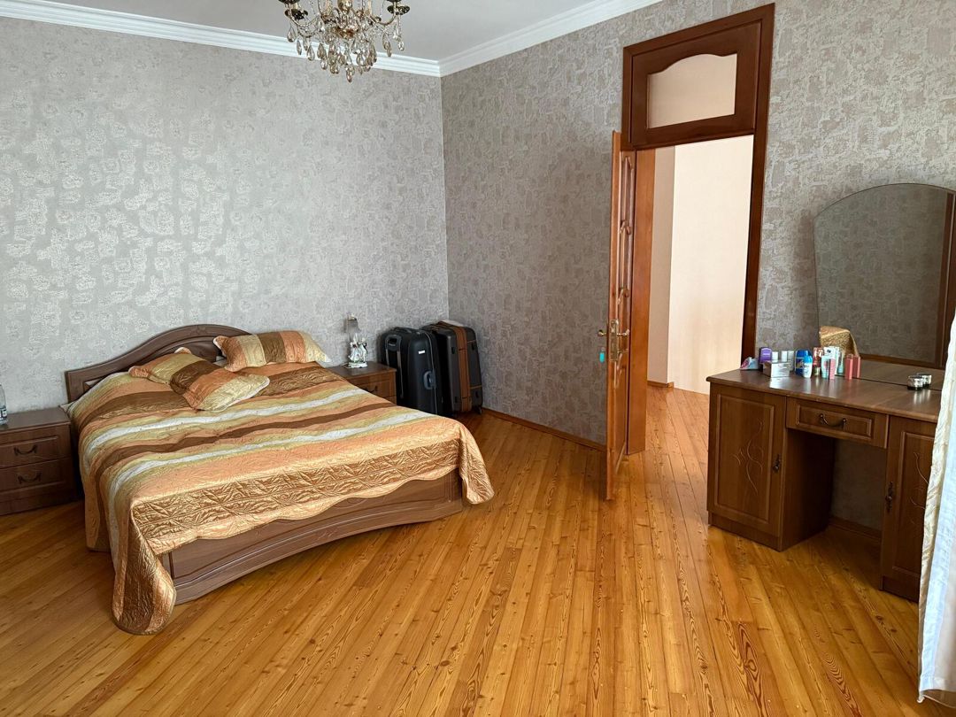 Satılır 4 otaqlı həyət evi/bağ evi 300 m² — Ev, villa, Bakı (12)