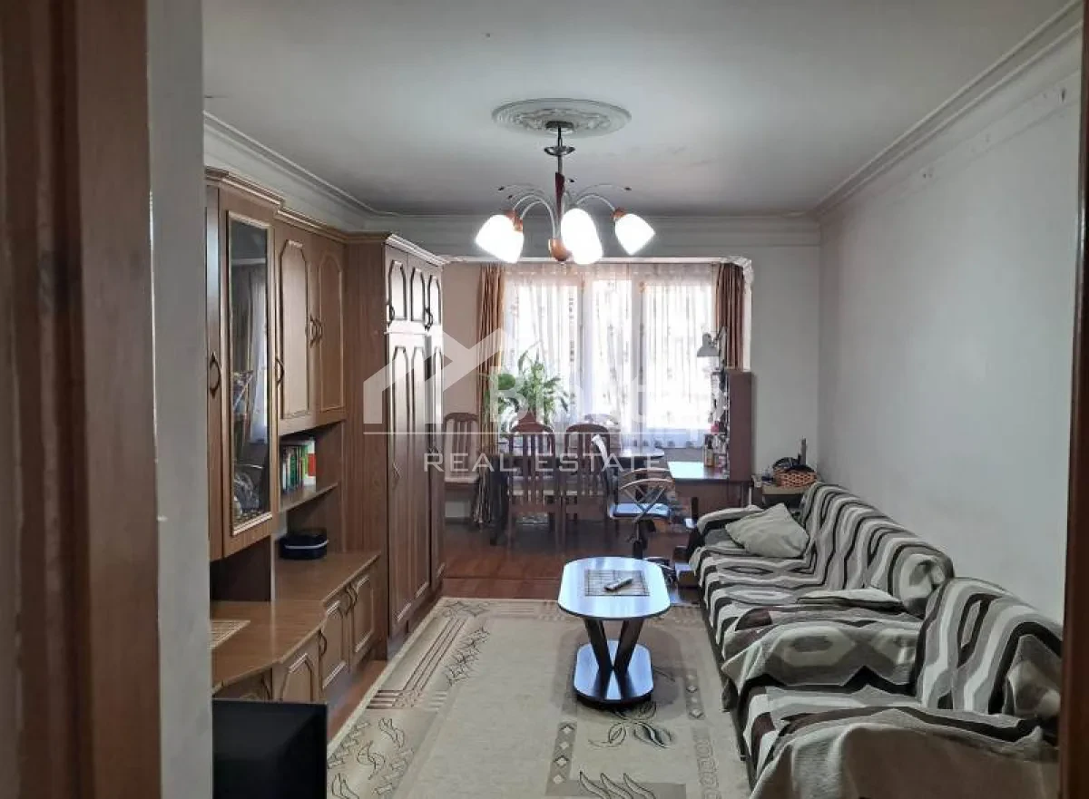 Satılır 2 otaqlı köhnə tikili 50 m², Sahil metrosu, Səbail rayonu — Bakı
