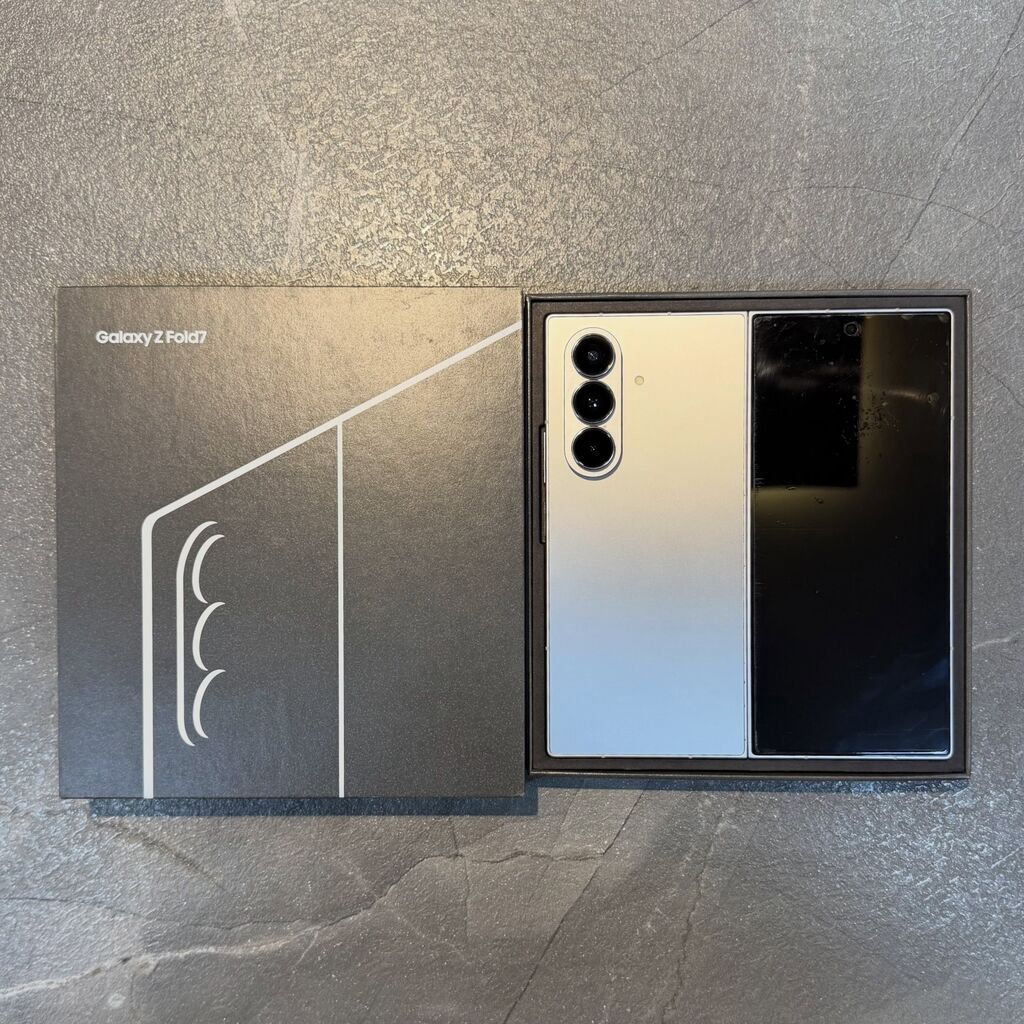 Samsung Galaxy Z Fold 7, rəng - Gümüşü, Simsiz şarj — Samsung, Quba (4)