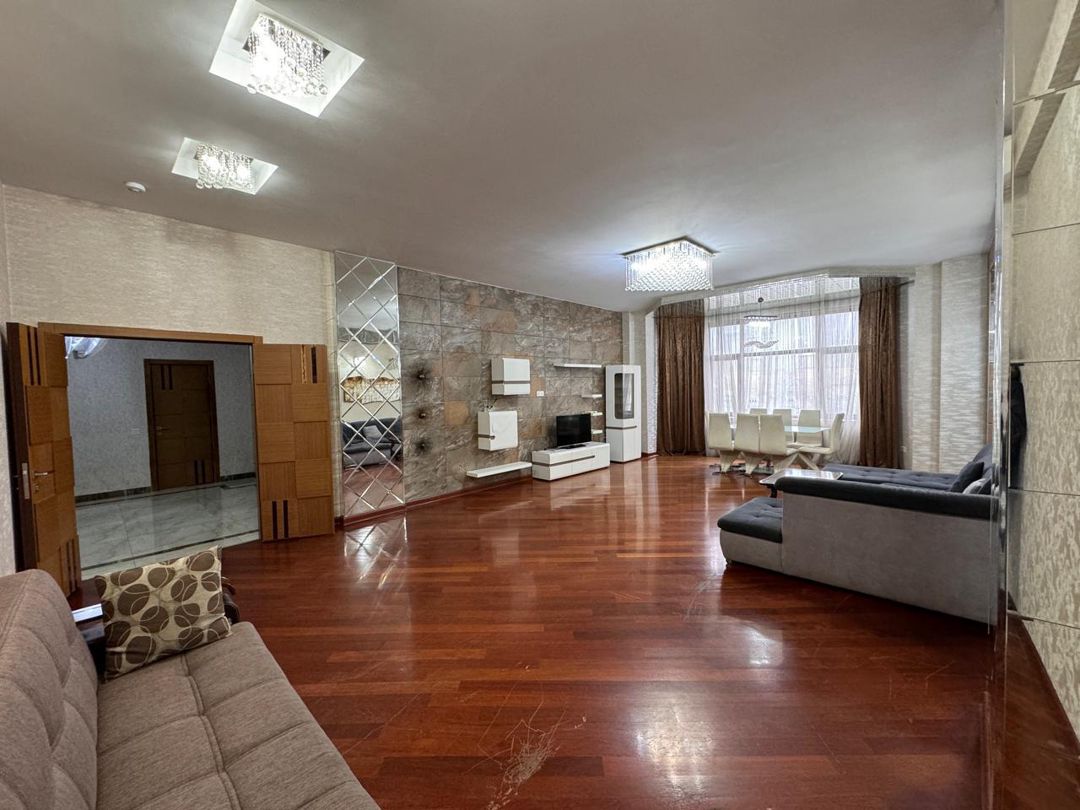 4 otaqlı mənzil, 220 m², Bülbül prospekti — Mənzil, Bakı (2)