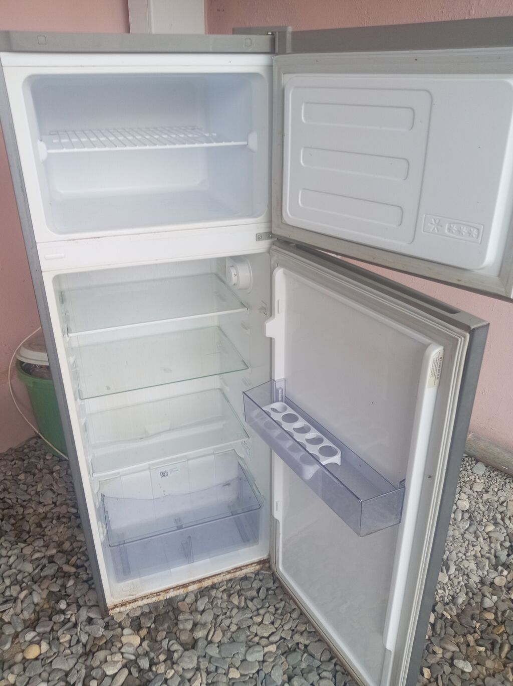 Beko iki qapılı soyuducu - Üstdə dondurucu bölmə, aşağıda soyuducu — Soyuducular, Bakı (2)