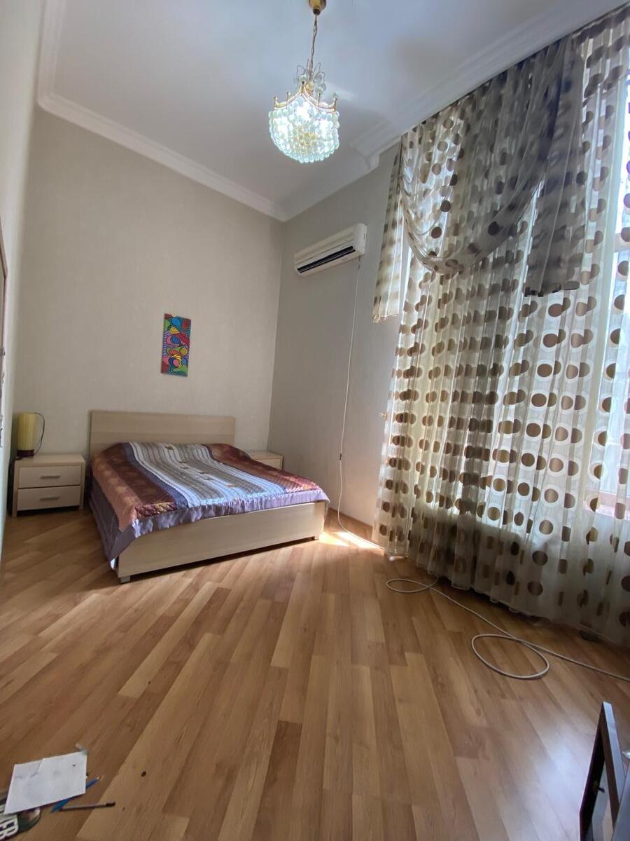 Satılır 7 otaqlı köhnə tikili 238 m² — Mənzil, Bakı (12)