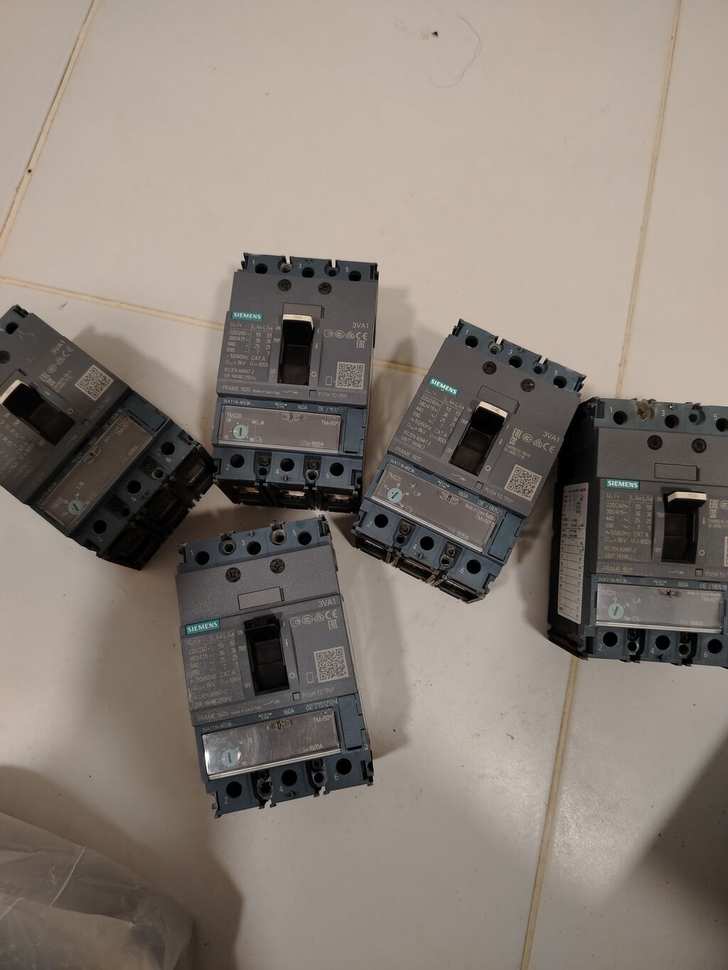 Siemens Elektrik avtomat, 3 faza — Keçici avadanlıqlar, Xırdalan (8)
