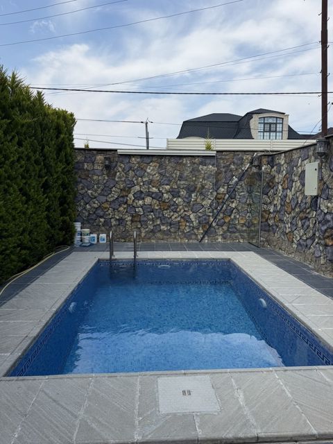 İcarəyə verilir 5 otaqlı həyət evi/bağ evi 300 m² — 350 ₼ · Bakı · Ev, villa İcarəyə verilir 5 otaqlı həyət evi/bağ evi 300 m² — Bakı