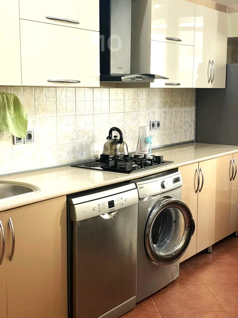 3 otaqlı mənzil, 120 m², Elşən Süleymanov küç — kirayə — Mənzil, Bakı (11)