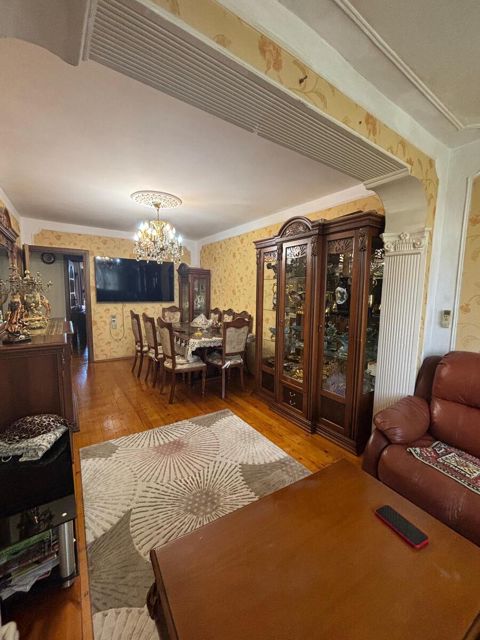 Satılır 2 otaqlı köhnə tikili 65 m² — Bakı