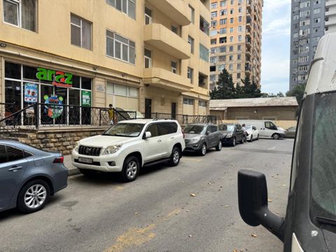 Satılır obyekt 750 m² — Bakı