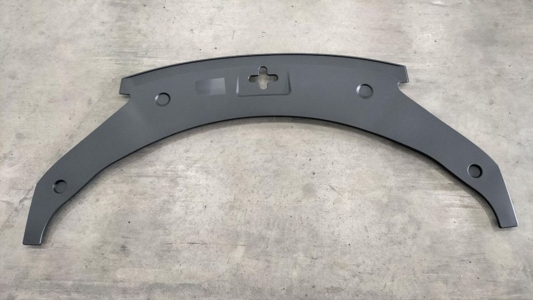 BYD Qin Plus 2025 radiator barmaqlığının üst hissəsini örtən plastik panel — Ehtiyat hissələri və aksesuarlar, Bakı