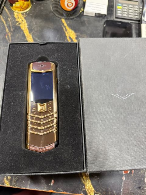 Vertu Signature S Design Deco Red Gold Red Sapphires 4GB — 160 ₼ · Bakı · Smartfonlar Vertu Signature S Design Deco Red Gold Red Sapphires 4GB — Bakı