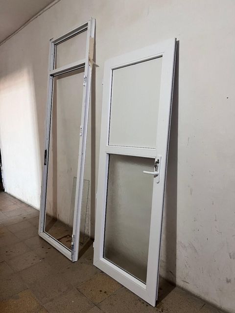 Plastik qapı — Bakı