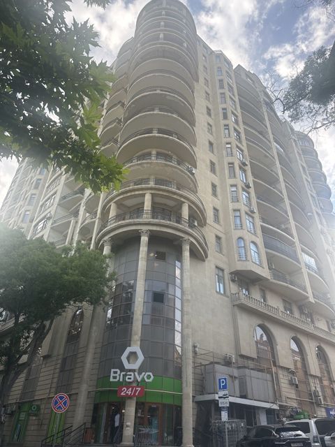 Satılır 4 otaqlı yeni tikili 240 m² — 890 000 ₼ · Bakı · Mənzil Satılır 4 otaqlı yeni tikili 240 m² — Bakı