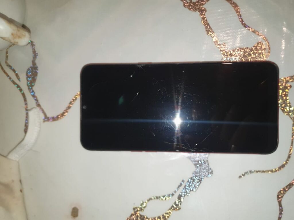 Realme C3 (3 cameras), 64 GB, rəng - Qırmızı — Realme, Saray (3)