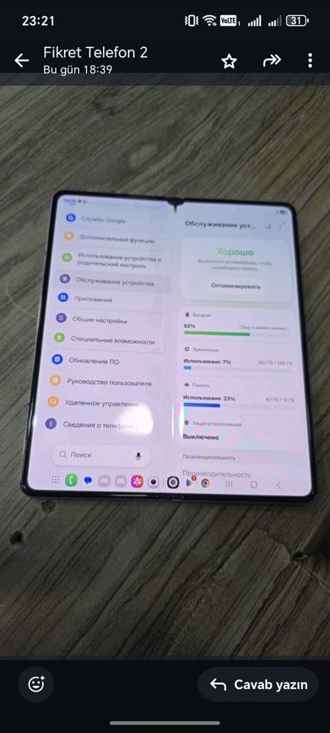 Samsung Galaxy Z Fold ekranı — Bakı