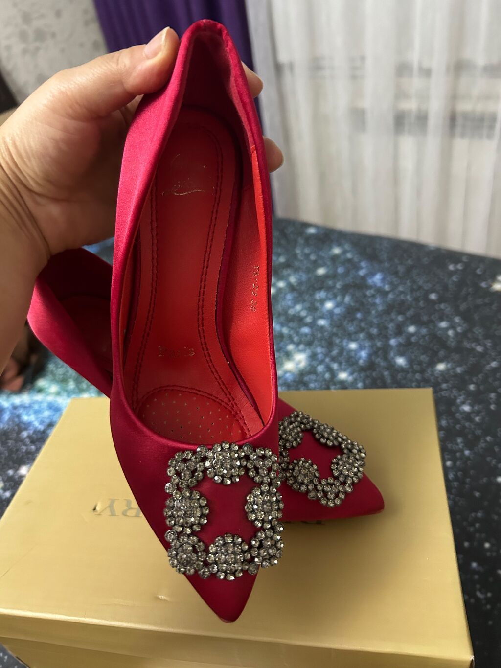 Qırmızı atlas qadın tuflisi – kristal bəzəkli, incə burunlu, stiletto — Tufl, Bakı (2)