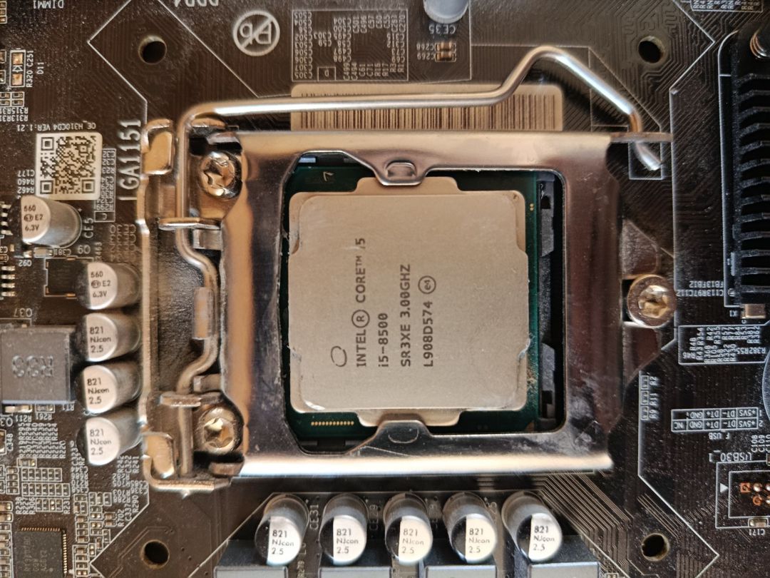 Материнская плата B250 + Intel Core i5-8500 — Kompüterlər və noutbuklar, Bakı (3)