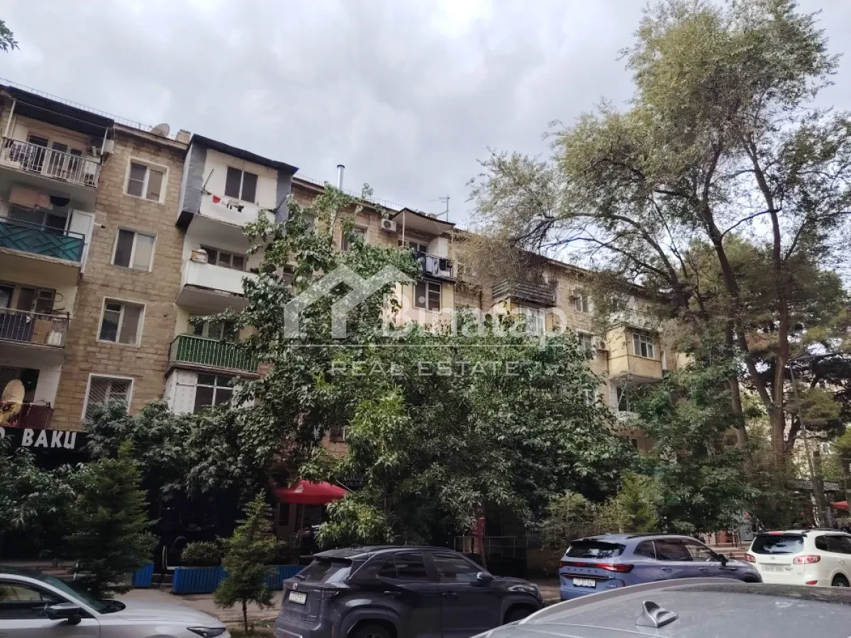 Satılır 3 otaqlı köhnə tikili 75 m², Elmlər Akademiyası metrosu, Yasamal rayonu — Квартира