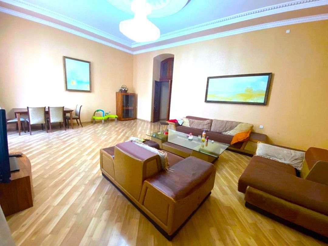 İcarəyə verilir 7 otaqlı köhnə tikili 238 m² — Mənzil, Bakı (12)